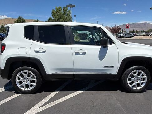 Used 2023 Jeep Renegade Latitude AWD/4WD image 2