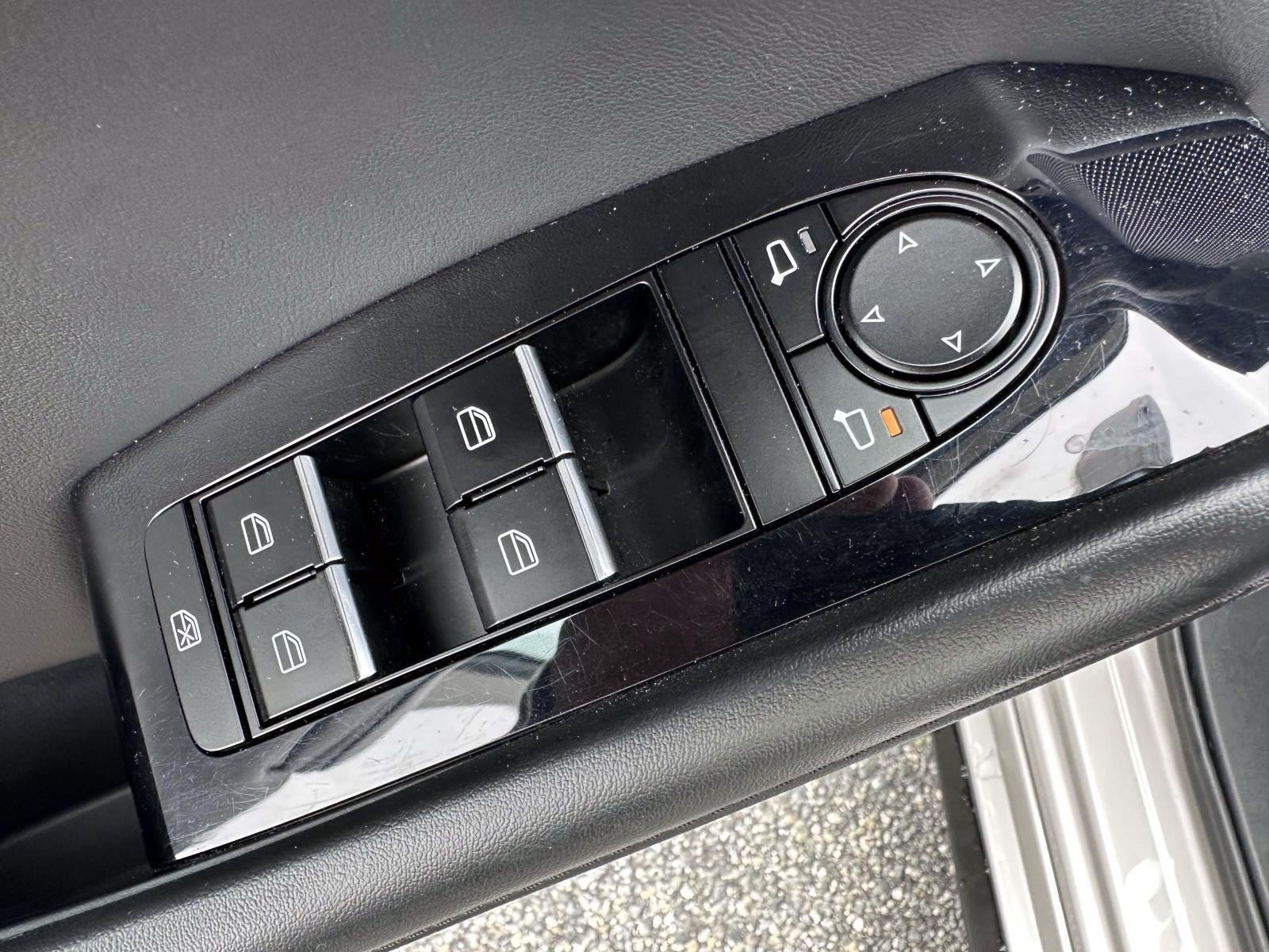 Used 2024 MAZDA MAZDA3 s FWD image 9
