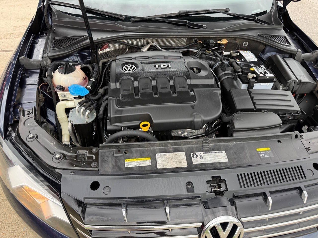 Used 2015 Volkswagen Passat TDI SE FWD image 33