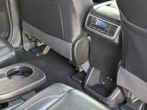 Used 2018 Toyota Highlander XLE image 34