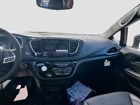 New 2026 Chrysler Pacifica Select FWD image 24