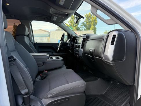 Used 2018 GMC Sierra 1500 SLE w/ SLE Value Package image 11