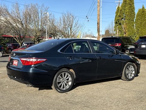 Used 2017 Toyota Camry XLE image 8