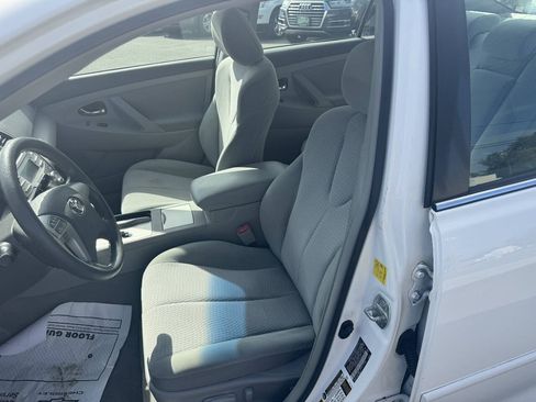 Used 2011 Toyota Camry LE FWD image 13