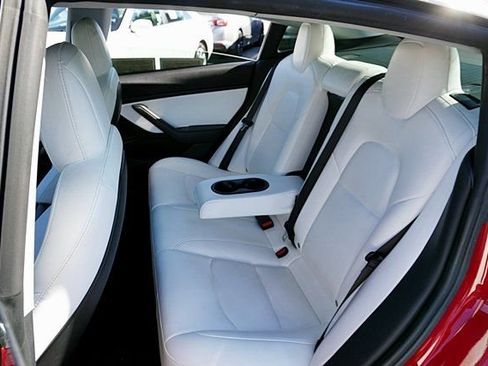 Used 2019 Tesla Model 3 Standard Range image 17