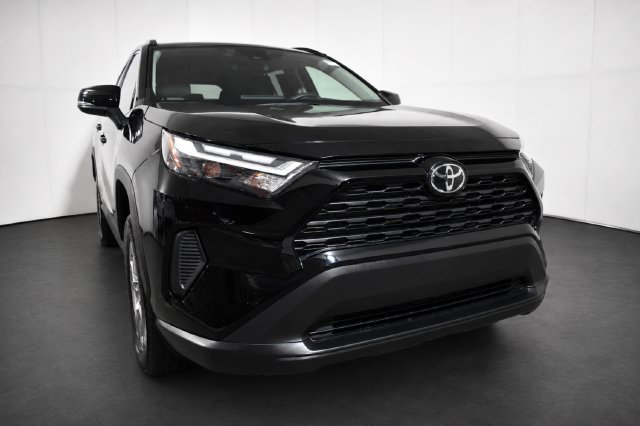 Used 2025 Toyota RAV4 XLE FWD image 3