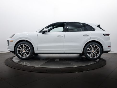 Certified 2026 Porsche Cayenne AWD/4WD image 2