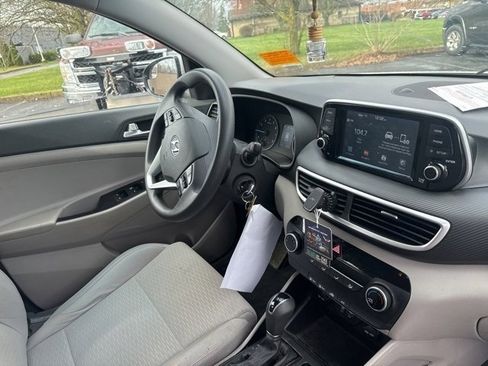 Used 2019 Hyundai Tucson SE image 16