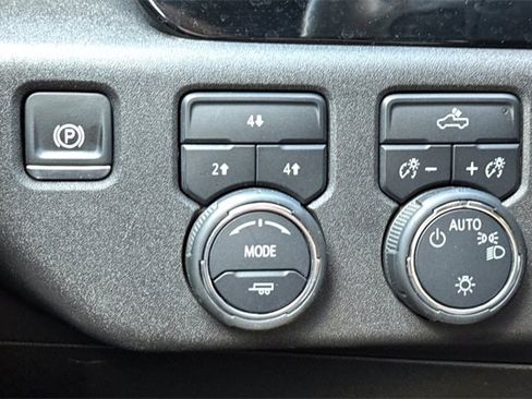 Certified 2024 Chevrolet Silverado 2500 LT image 39