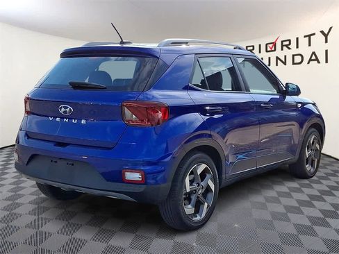 Used 2024 Hyundai Venue Limited image 4