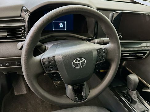 Used 2025 Toyota Camry LE image 18