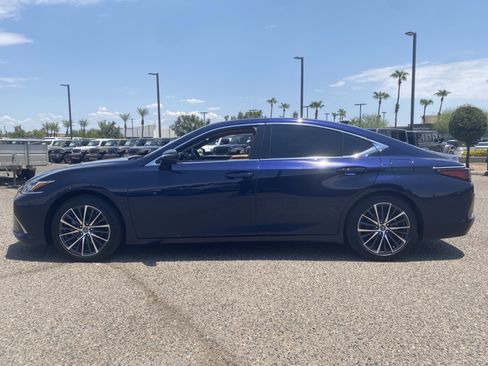 Used 2024 Lexus ES 350 w/ Premium Package FWD image 3