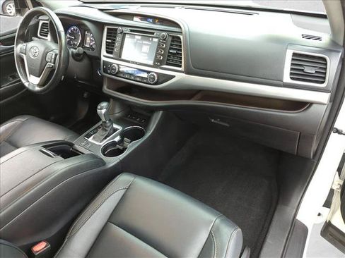 Certified 2017 Toyota Highlander XLE AWD/4WD image 23