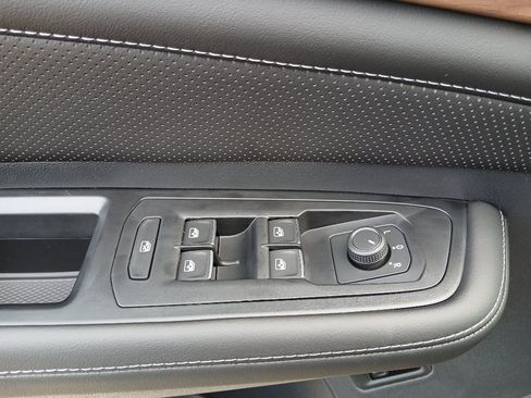 New 2026 Volkswagen Atlas SE FWD image 10