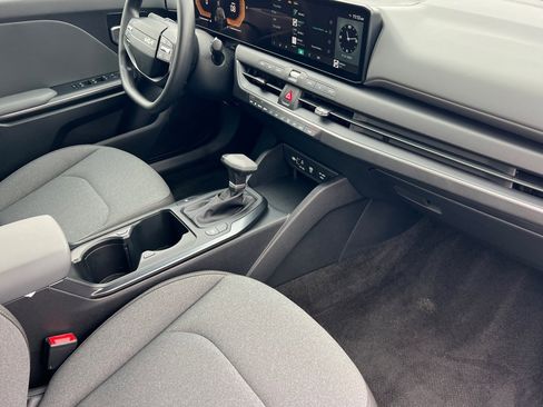 Used 2025 Kia K4 LXS image 16