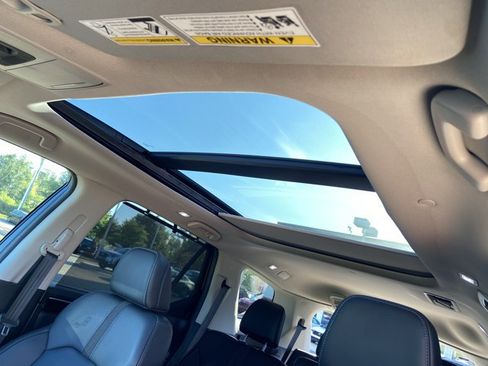Used 2025 Honda Pilot Touring image 29