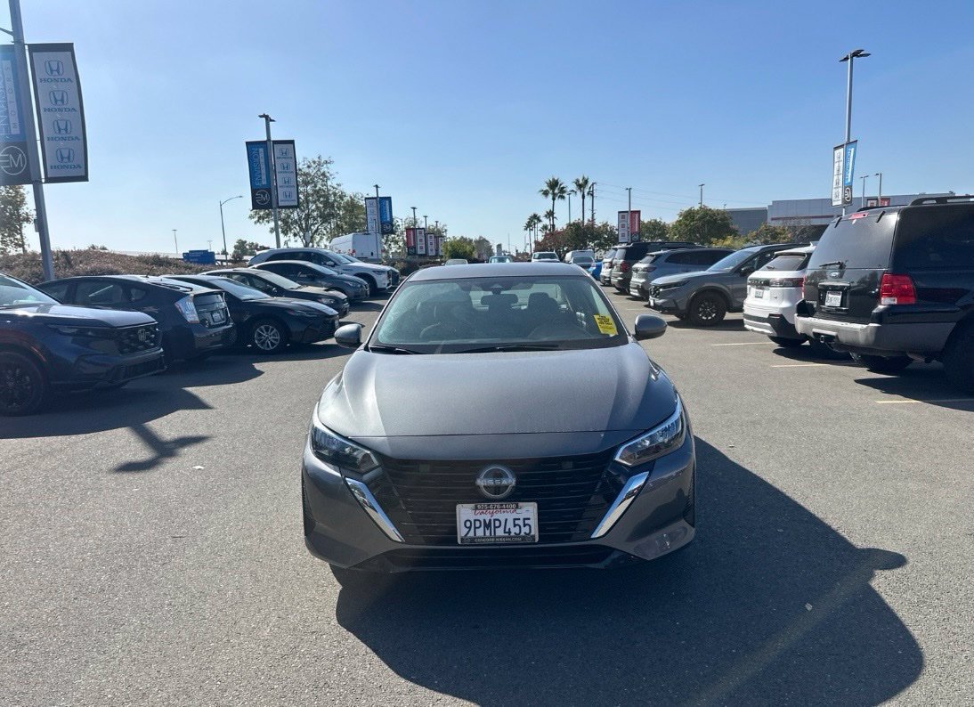 Used 2025 Nissan Sentra SV FWD image 1