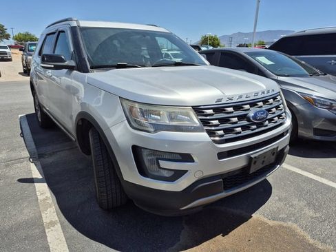 Used 2017 Ford Explorer XLT AWD/4WD image 3