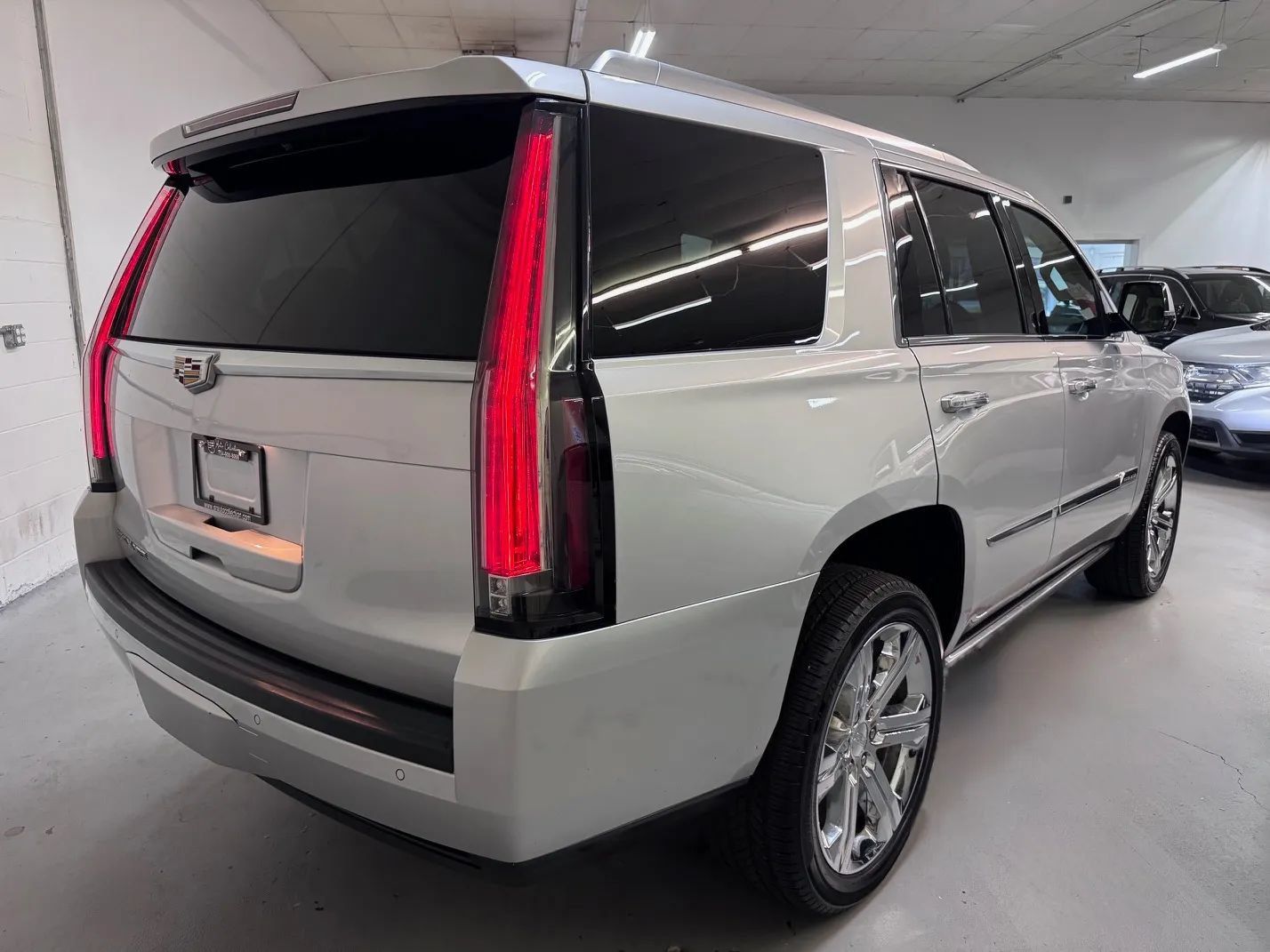 Used 2016 Cadillac Escalade Premium AWD/4WD image 3