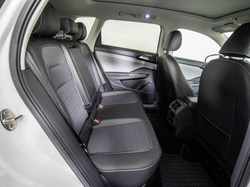 Used 2023 Volkswagen Taos SE w/ Panoramic Sunroof Package FWD image 11