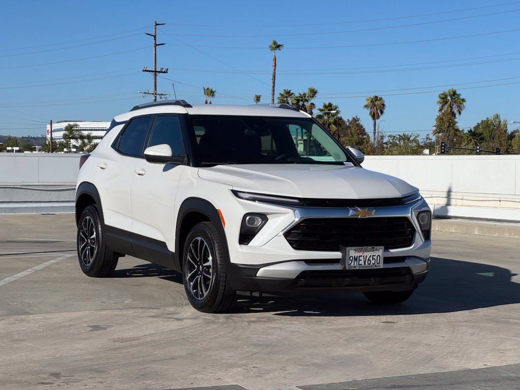 Used 2024 Chevrolet TrailBlazer LT FWD image 2
