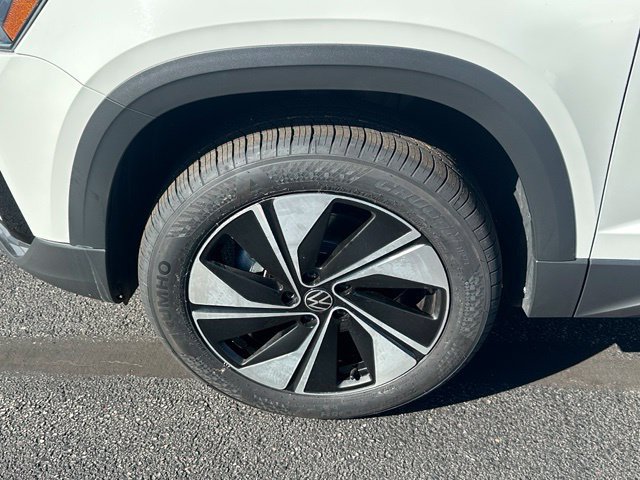 Certified 2023 Volkswagen Taos SE w/ Panoramic Sunroof Package AWD/4WD image 8