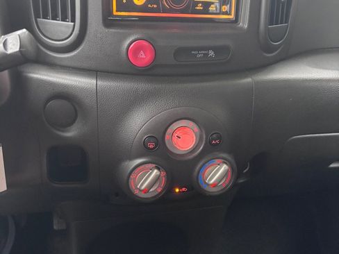 Used 2009 Nissan Cube 1.8 S w/ Interior Designer Pkg FWD image 10