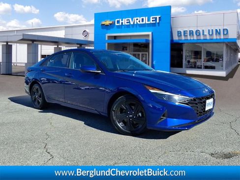 Used 2023 Hyundai Elantra SEL image 1