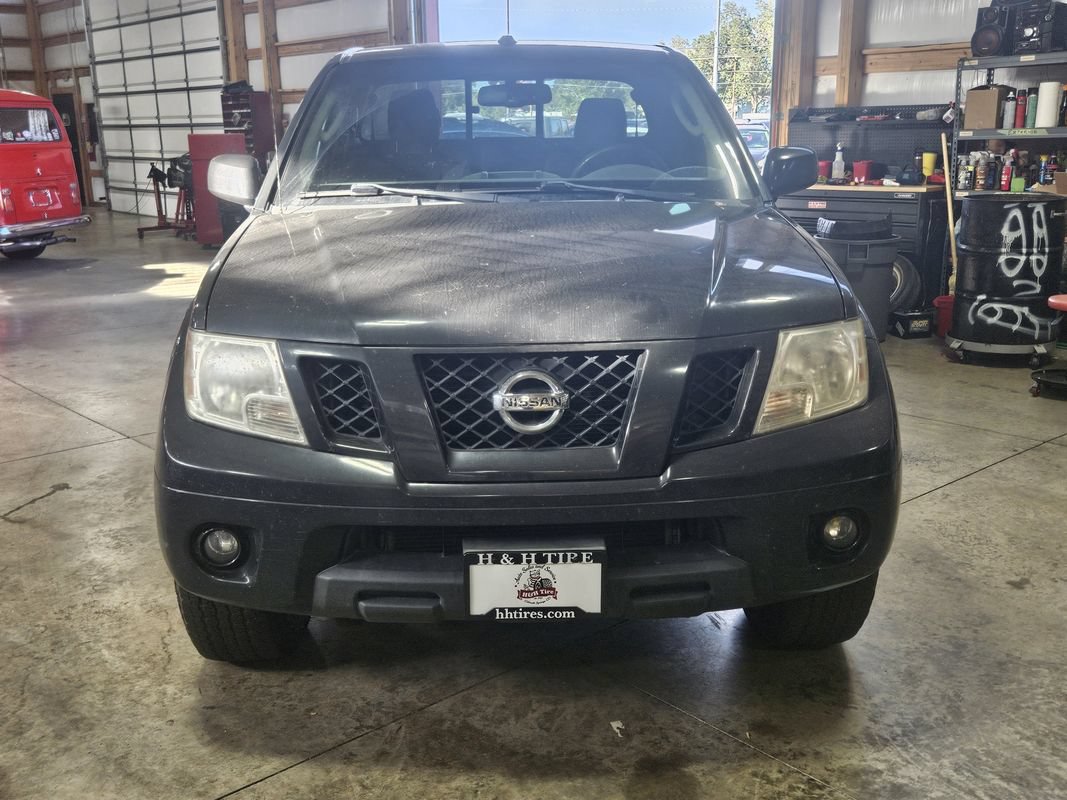 Used 2011 Nissan Frontier PRO-4X AWD/4WD image 11