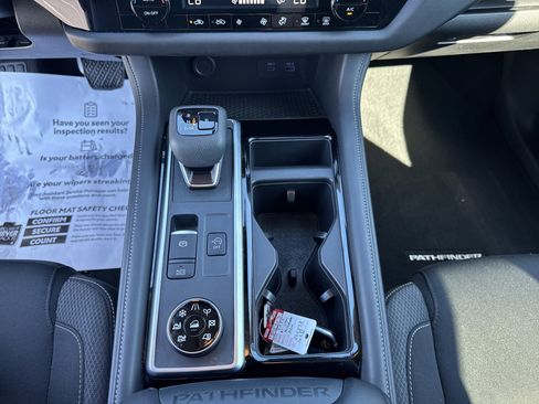 Used 2025 Nissan Pathfinder SV image 20