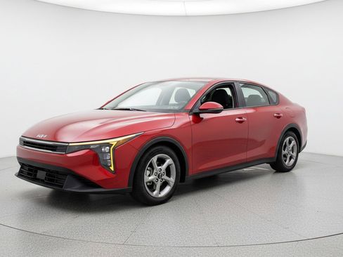 Used 2025 Kia K4 LXS image 3