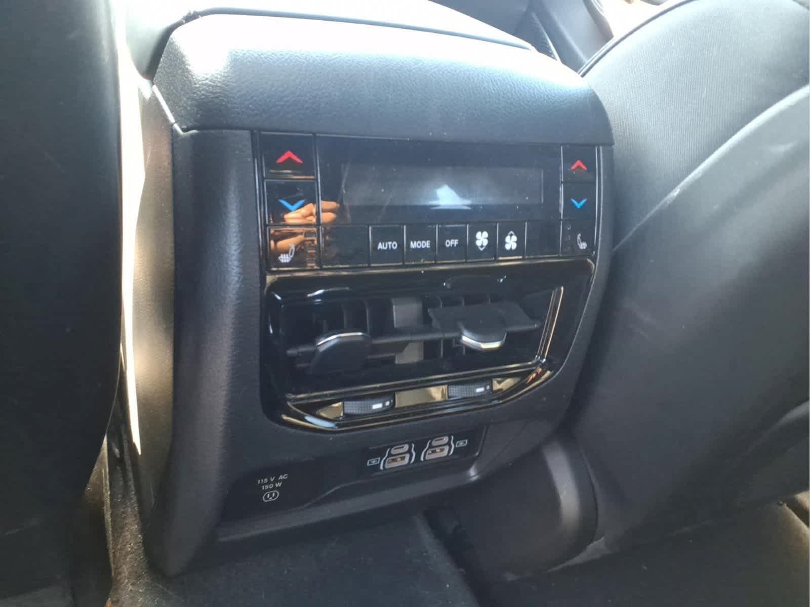 Used 2023 Jeep Grand Cherokee Overland w/ Luxury Tech Group IV AWD/4WD image 13