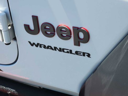 Used 2021 Jeep Wrangler Rubicon AWD/4WD image 11