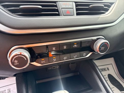 Used 2022 Nissan Altima 2.5 SV image 18