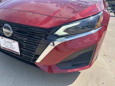 Used 2024 Nissan Altima 2.5 SV FWD image 4