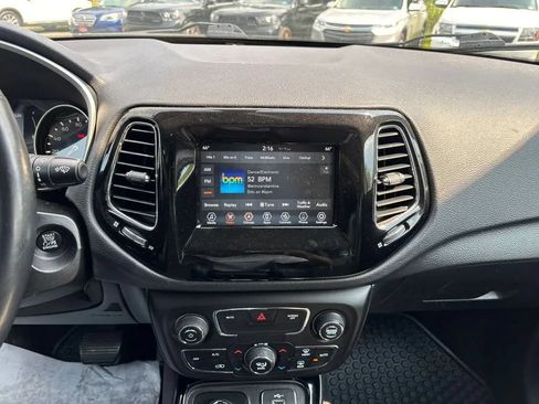 Used 2019 Jeep Compass Latitude AWD/4WD image 19