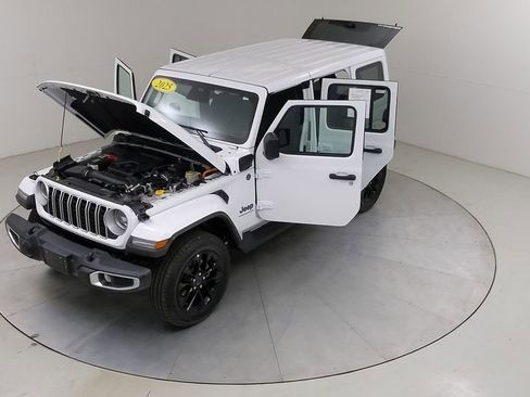 Used 2025 Jeep Wrangler Unlimited Sahara AWD/4WD image 55