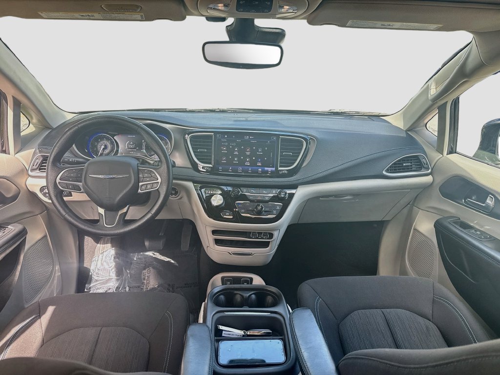 Used 2021 Chrysler Pacifica Touring FWD image 24