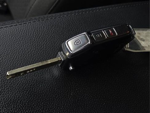 Used 2025 Kia Sportage LX FWD image 16