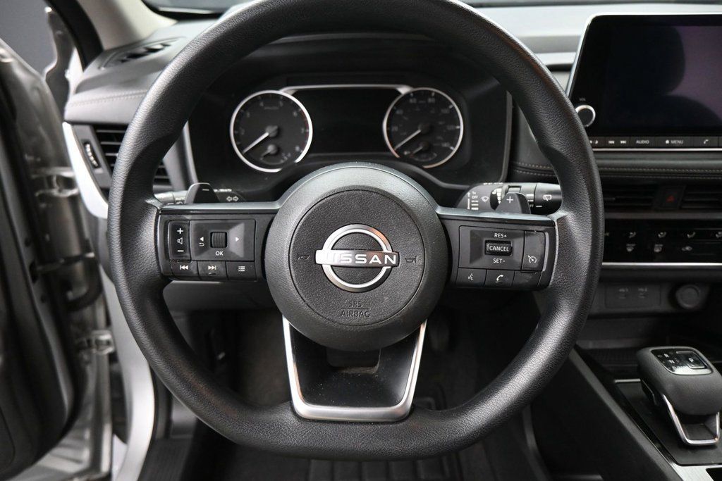 Used 2024 Nissan Rogue S AWD/4WD image 11