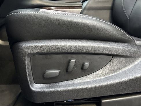 Used 2018 GMC Yukon XL SLT w/ Premium Edition image 25