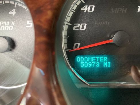 Used 2011 Buick Lucerne CXL w/ Driver Confidence Package FWD image 9