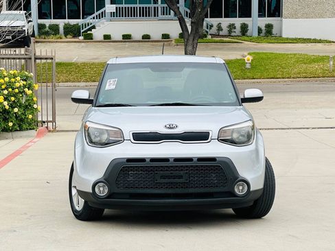 Used 2015 Kia Soul FWD image 2