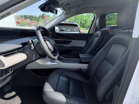 Certified 2025 Lincoln Nautilus Premier AWD/4WD image 17