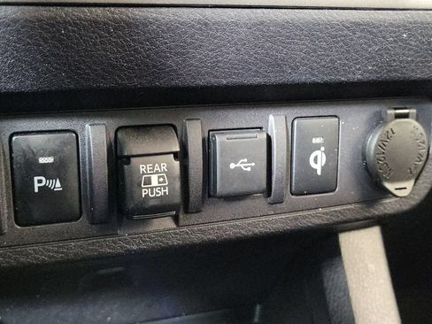 Used 2022 Toyota Tacoma TRD Off-Road w/ Technology Package AWD/4WD image 22