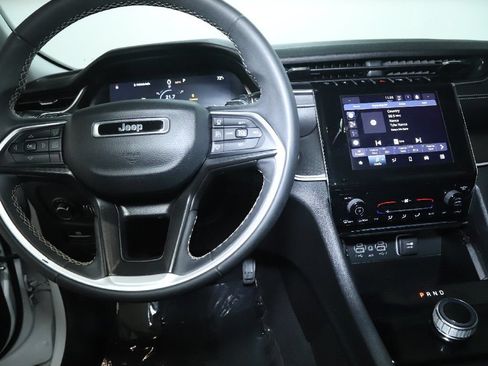 Used 2023 Jeep Grand Cherokee Laredo X AWD/4WD image 27