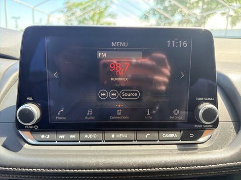 Used 2025 Nissan Rogue SV w/ SV Premium Package FWD image 22