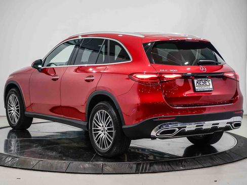 Used 2026 Mercedes-Benz GLC 300 image 2