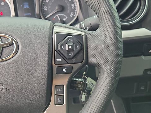Used 2021 Toyota Tacoma SR5 RWD image 25