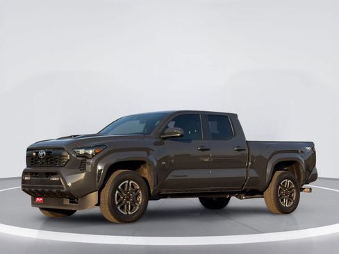 Used 2025 Toyota Tacoma TRD Sport AWD/4WD image 2